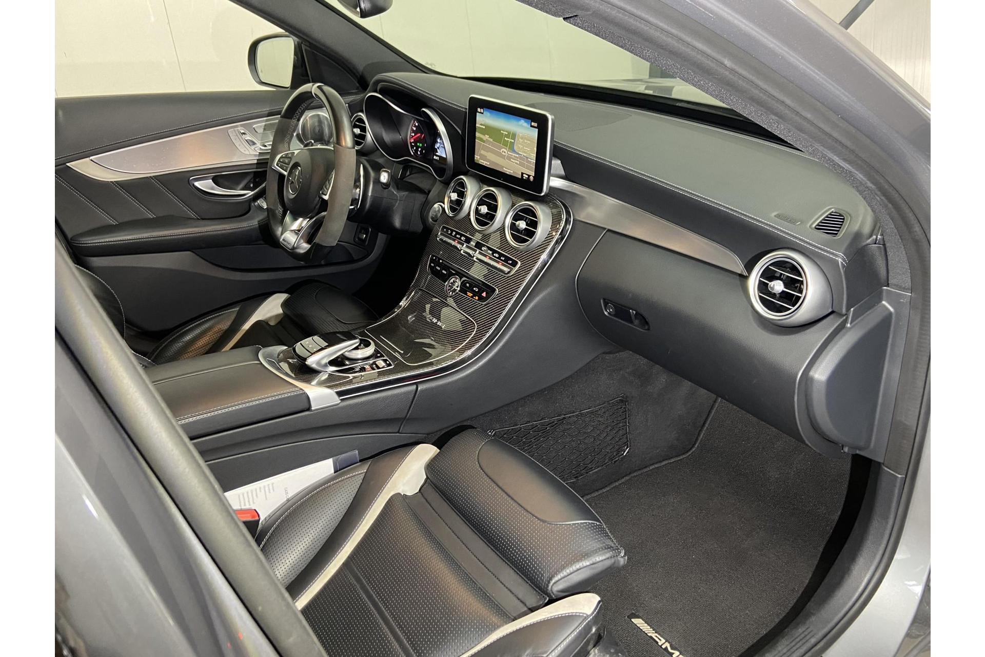 Mercedes-Benz C-Klasse C63S C63 63 S AMG*HUD*IWC*PANO*LED*CARBON*DISTR+